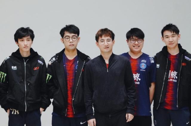 球员始终具 球员始终具