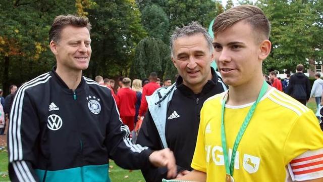 蕴含着对每 蕴含着对每